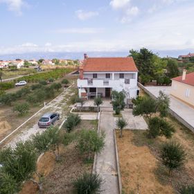 Apartments Ivan Vrsi