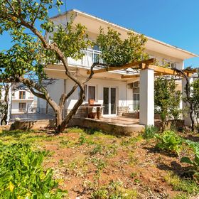 Apartmanok Parkolóhellyel Jelsa, Hvar - 13513 Jelsa