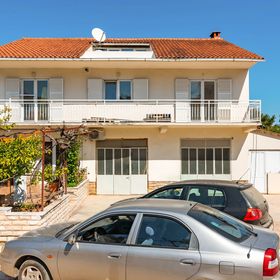 Apartmanok Parkolóhellyel Jelsa, Hvar - 13513 Jelsa