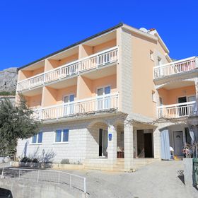 Apartmanok Parkolóhellyel Stanici, Omis - 2818 Stanići