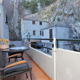 Apartmanok Parkolóhellyel Omis - 4327 Omiš
