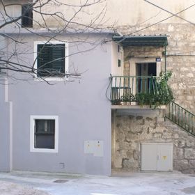 Apartmanok Parkolóhellyel Omis - 4327 Omiš