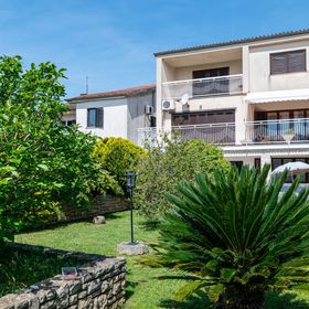 Apartmanok Parkolóhellyel Pula - 2252