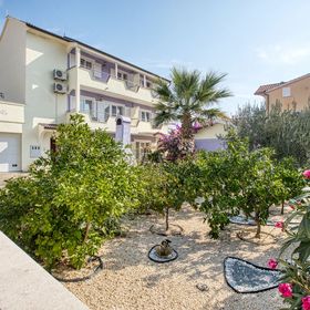 Apartmanok Parkolóhellyel Vodice - 6178
