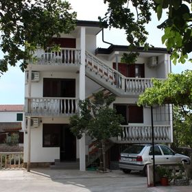 Apartmanok Parkolóhellyel Starigrad, Paklenica - 6618 Starigrad