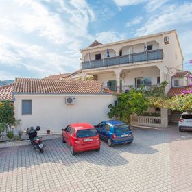 Apartmanok és Szobák Parkolóhellyel Marina, Trogir - 5953 Marina