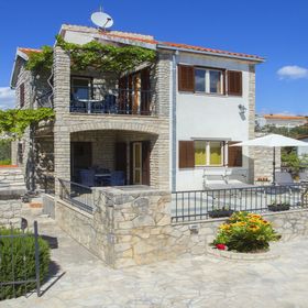 Apartmanok Parkolóhellyel Maslinica, Solta - 13135 Maslinica