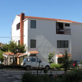 Apartmanok Parkolóhellyel Vodice - 7604