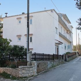 Apartmanok Parkolóhellyel Slatine, Ciovo - 5999 Slatine