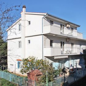 Apartmanok Parkolóhellyel Slatine, Ciovo - 5999 Slatine