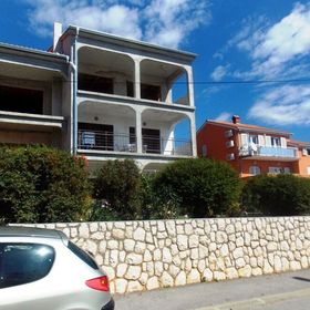 Apartmanok Parkolóhellyel Novi Vinodolski - 5600