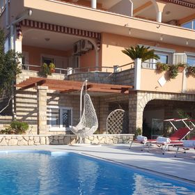 Apartmanok és Szobák Medencével Novalja, Pag - 9334 Novalja