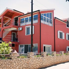 Apartmanok Parkolóhellyel Murter - 5084