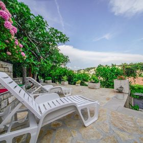 Apartmanok Parkolóhellyel Splitska, Brac - 2857 Splitska