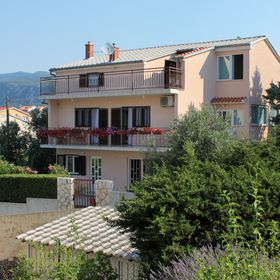 Apartmanok Parkolóhellyel Novi Vinodolski - 5587