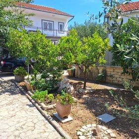 Apartmanok Parkolóhellyel Vinisce, Trogir - 12637 Vinišće