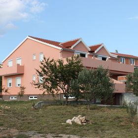 Apartmanok Parkolóhellyel Maslenica, Novigrad - 6573 Maslenica
