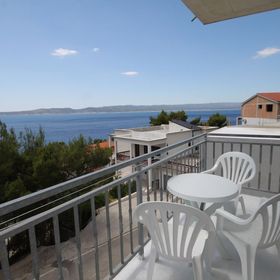 Apartmanok és Szobák Parkolóhellyel Brela, Makarska - 6895 Brela