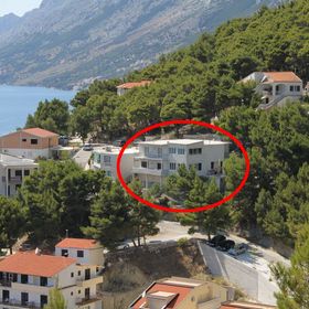 Apartmanok és Szobák Parkolóhellyel Brela, Makarska - 6895 Brela