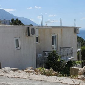 Apartmanok és Szobák Parkolóhellyel Brela, Makarska - 6895 Brela