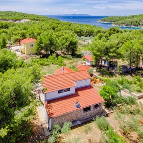 Apartmanok Parkolóhellyel Milna, Brac - 11088 Milna
