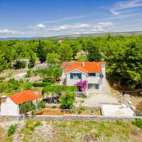 Apartmanok Parkolóhellyel Milna, Brac - 11088 Milna
