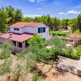 Apartmanok Parkolóhellyel Milna, Brac - 11088 Milna