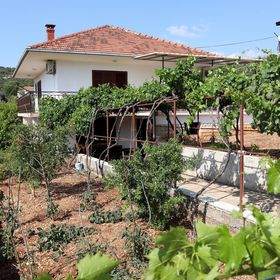 Apartmanok Parkolóhellyel Vinisce, Trogir - 4276 Vinišće