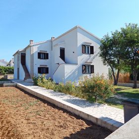 Apartmanok Parkolóhellyel Pag - 11358