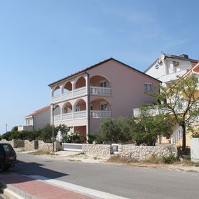 Apartmanok Parkolóhellyel Povljana, Pag - 6296 Povljana