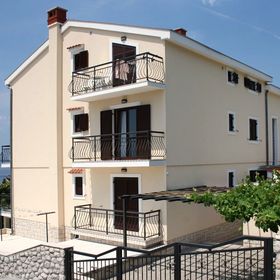 Apartmanok Parkolóhellyel Novi Vinodolski - 5593