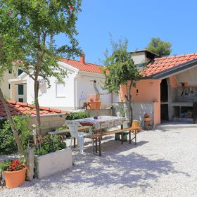 Apartmanok Parkolóhellyel Grebastica, Sibenik - 11301 Grebaštica