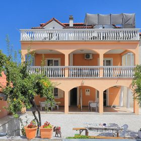 Apartmanok Parkolóhellyel Grebastica, Sibenik - 11301 Grebaštica