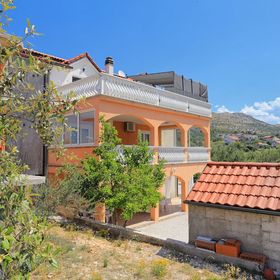 Apartmanok Parkolóhellyel Grebastica, Sibenik - 11301 Grebaštica