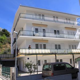 Apartmanok Parkolóhellyel Nemira, Omis - 4652 Nemira