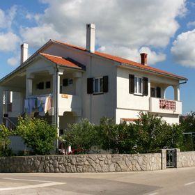 Apartmanok Parkolóhellyel Krk - 5364