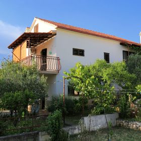 Apartmanok Parkolóhellyel Okrug Gornji, Ciovo - 1107 Okrug Gornji