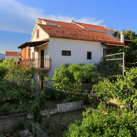 Apartmanok Parkolóhellyel Okrug Gornji, Ciovo - 1107 Okrug Gornji