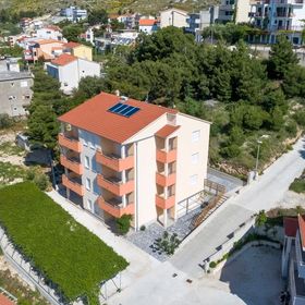 Apartmanok Parkolóhellyel Duce, Omis - 9437 Duće