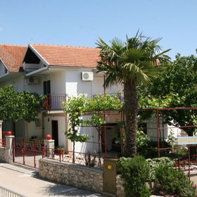 Apartmanok Parkolóhellyel Vodice - 12721