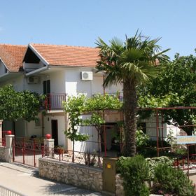 Apartmanok Parkolóhellyel Vodice - 12721