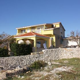Apartmanok Parkolóhellyel Rtina - Stosici, Zadar - 5881 Rtina - Stošići