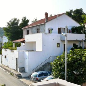 Apartmanok Parkolóhellyel Postira, Brac - 2919 Postira