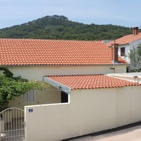 Nyaralóház A Tenger Mellett Preko, Ugljan - 12078 Preko