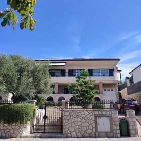 Apartmanok Parkolóhellyel Novi Vinodolski - 5488