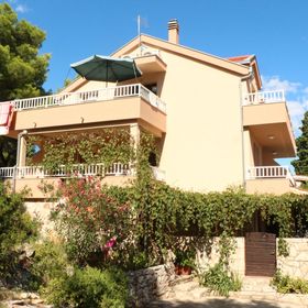 Apartmanok Parkolóhellyel Basina, Hvar - 12420 Basina