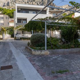 Apartmanok Parkolóhellyel Omis - 2745 Omiš