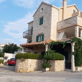 Apartmanok Parkolóhellyel Postira, Brac - 2913 Postira