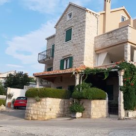 Apartmanok Parkolóhellyel Postira, Brac - 2913 Postira