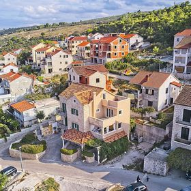 Apartmanok Parkolóhellyel Postira, Brac - 2913 Postira